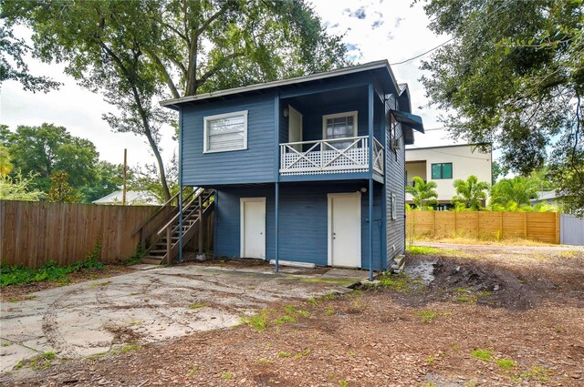 902 W Columbus Dr, Tampa, FL 33602 - rear view of property with stairway and fence