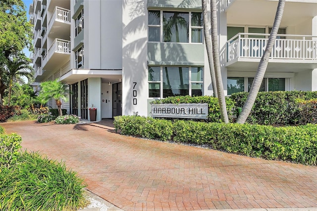700 Beach Dr NE Unit 704, Saint Petersburg, FL 33701 - view of building exterior