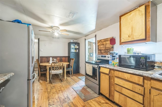 797 Hwy Unit 196, Cantonment, FL 32533 - kitchen with appliances with stainless steel finishes, light wood-type flooring, ceiling fan, and a wainscoted wall