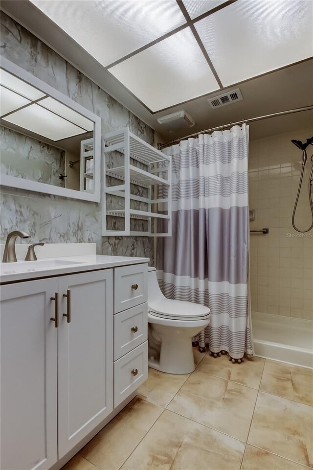 2380 Shelly Dr Unit B, Palm Harbor, FL 34684 - bathroom featuring a tile shower, vanity, toilet, and tile patterned floors