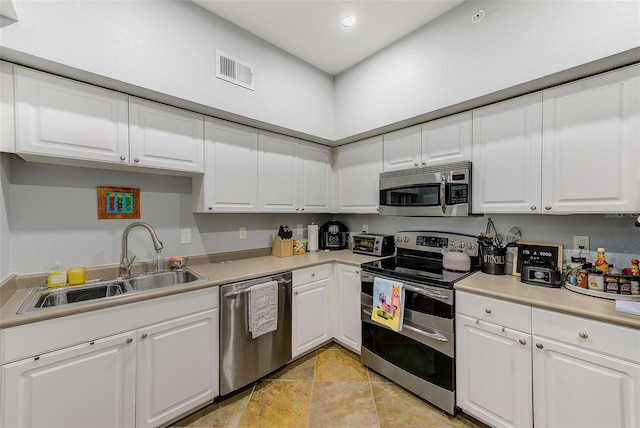 402 S Armenia Ave Unit 139A, Tampa, FL 33609 - kitchen with appliances with stainless steel finishes, a sink, white cabinetry, light countertops, and recessed lighting