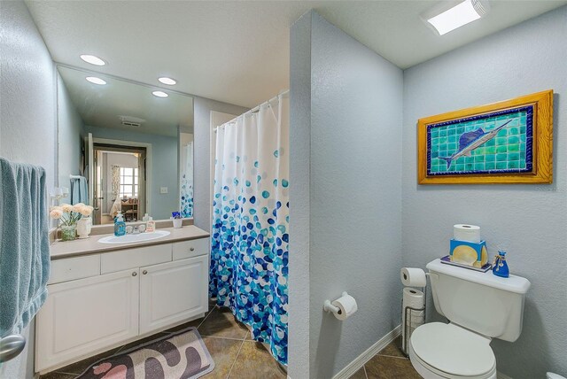 402 S Armenia Ave Unit 139A, Tampa, FL 33609 - bathroom with tile patterned flooring, toilet, vanity, a shower with curtain, and recessed lighting