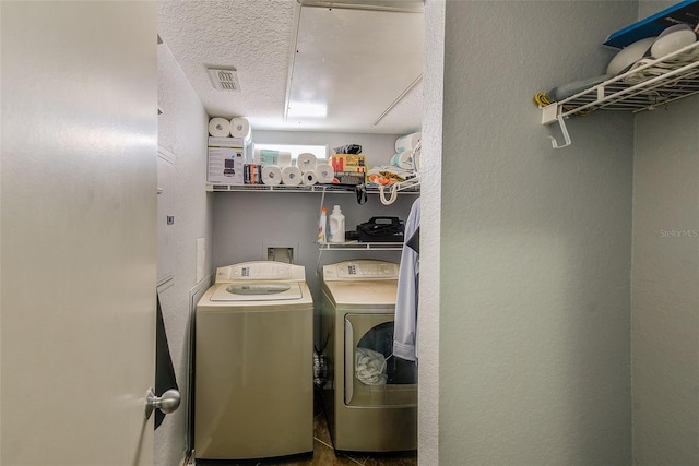 402 S Armenia Ave Unit 139A, Tampa, FL 33609 - laundry room featuring washer and clothes dryer, a textured wall, and a textured ceiling