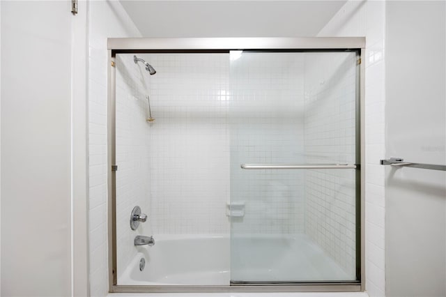 4006 Cypress Ln Unit 4006, Tampa, FL 33618 - bathroom featuring enclosed tub / shower combo