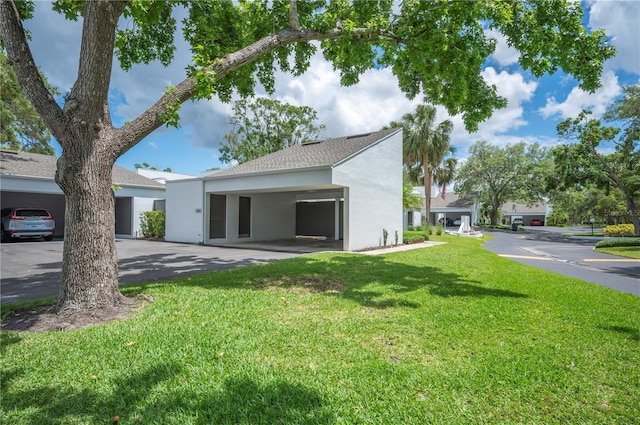 4006 Cypress Ln Unit 4006, Tampa, FL 33618 - view of front of property with stucco siding, a front yard, and roof with shingles