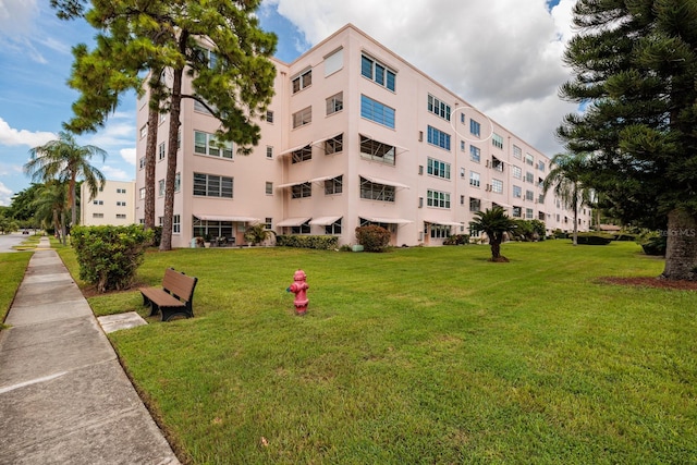 view of apartment building / complex