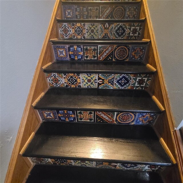 314 Bloomingfield Dr, Brandon, FL 33511 - stairs featuring a textured wall