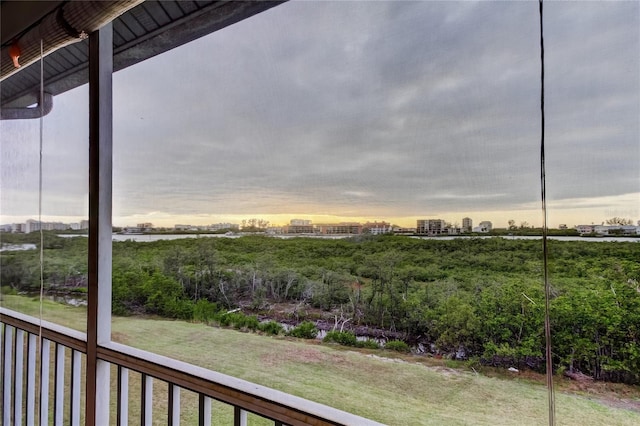 9484 Tara Cay Ct Unit 8, Seminole, FL 33776 - view of yard at dusk