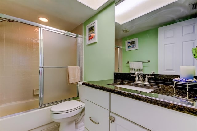 9484 Tara Cay Ct Unit 8, Seminole, FL 33776 - bathroom with vanity, toilet, shower / bath combination with glass door, and recessed lighting