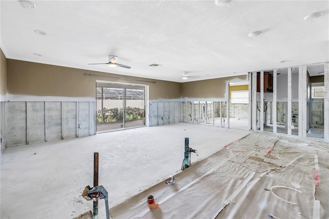 5215 Denver St NE, Saint Petersburg, FL 33703 - spare room with ceiling fan, a smoke detector, and a textured ceiling