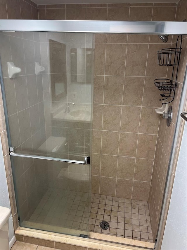 647 Fairmont Ave Unit C, Safety Harbor, FL 34695 - full bath featuring a shower stall and toilet