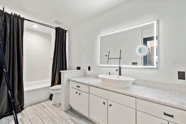 175 S 2nd St S Ph-16, Saint Petersburg, FL 33701 - bathroom with vanity, shower / tub combo, and toilet