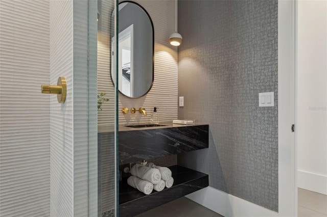 2902 S Beach Dr, Tampa, FL 33629 - bathroom featuring a sink