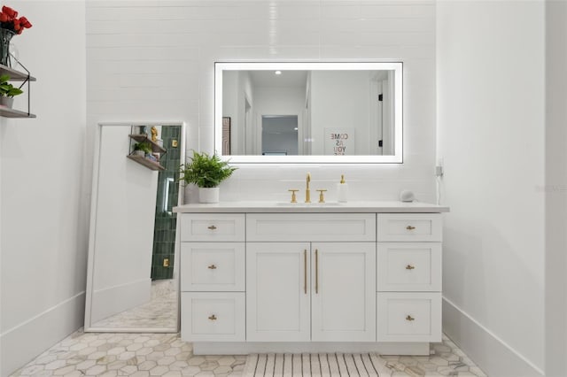 2902 S Beach Dr, Tampa, FL 33629 - bathroom featuring vanity