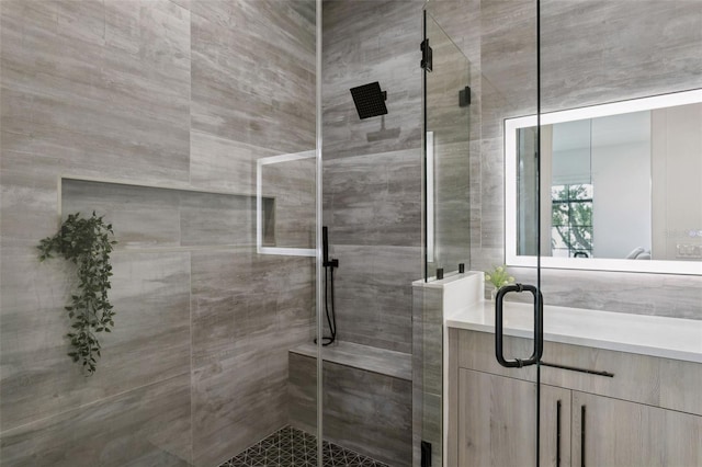 2902 S Beach Dr, Tampa, FL 33629 - bathroom featuring a stall shower