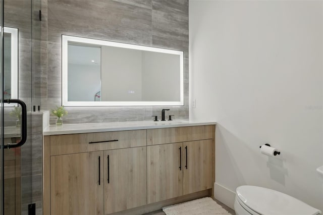 2902 S Beach Dr, Tampa, FL 33629 - bathroom with vanity, toilet, a stall shower, and baseboards
