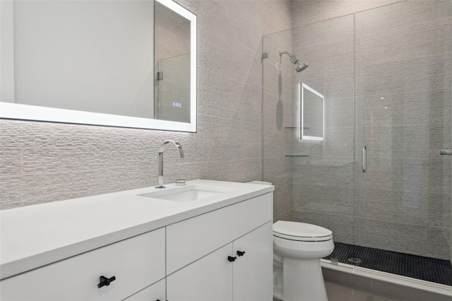 2902 S Beach Dr, Tampa, FL 33629 - full bath with a stall shower, toilet, vanity, and tile walls
