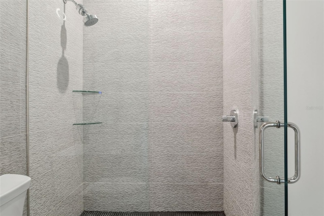 2902 S Beach Dr, Tampa, FL 33629 - bathroom with a shower stall and toilet