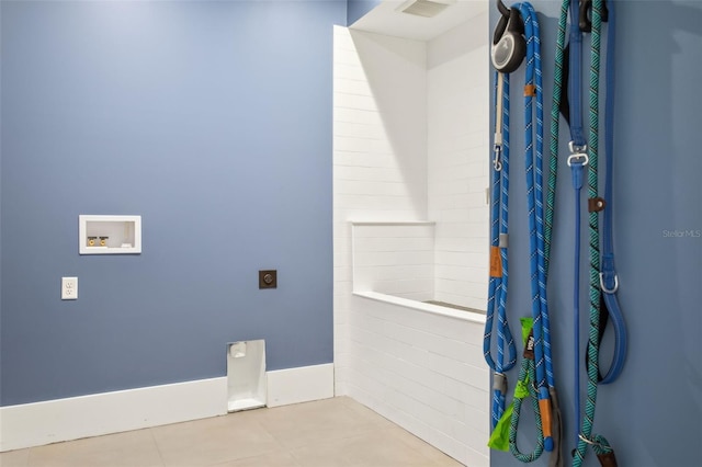 2902 S Beach Dr, Tampa, FL 33629 - washroom with hookup for an electric dryer, washer hookup, and tile patterned flooring
