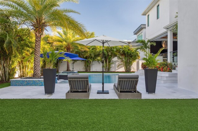 2902 S Beach Dr, Tampa, FL 33629 - view of swimming pool with a patio
