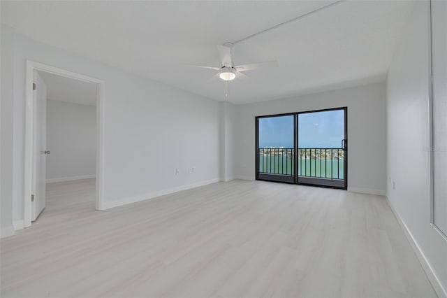 7050 Sunset Dr S Unit 1401, South Pasadena, FL 33707 - unfurnished room featuring light wood-style flooring, a ceiling fan, and baseboards