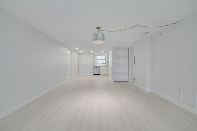 7050 Sunset Dr S Unit 1401, South Pasadena, FL 33707 - empty room featuring baseboards, light wood-style flooring, and recessed lighting