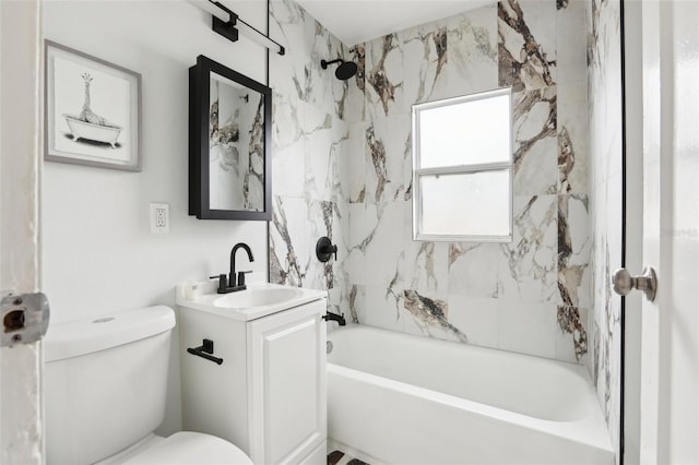2015 3rd St S, Saint Petersburg, FL 33705 - full bath with toilet, vanity, and shower / bath combination