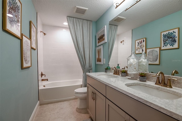 13722 Heartwood Way, Parrish, FL 34219 - full bath featuring toilet, shower / bathtub combination with curtain, double vanity, baseboards, and a textured ceiling