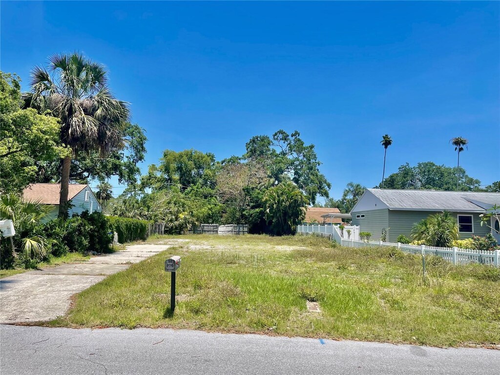 460 Hibiscus Ln N, Dunedin, FL 34698