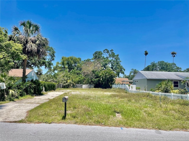 460 Hibiscus Ln N, Dunedin, FL 34698