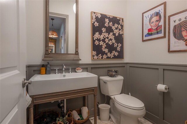 8927 Key W Island Way, Riverview, FL 33578 - bathroom featuring a decorative wall, toilet, a wainscoted wall, and vanity
