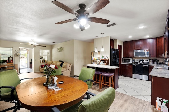 dining area with ceiling fan and recessed lighting
