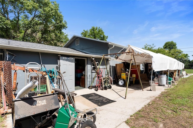 back of property featuring a shingled roof