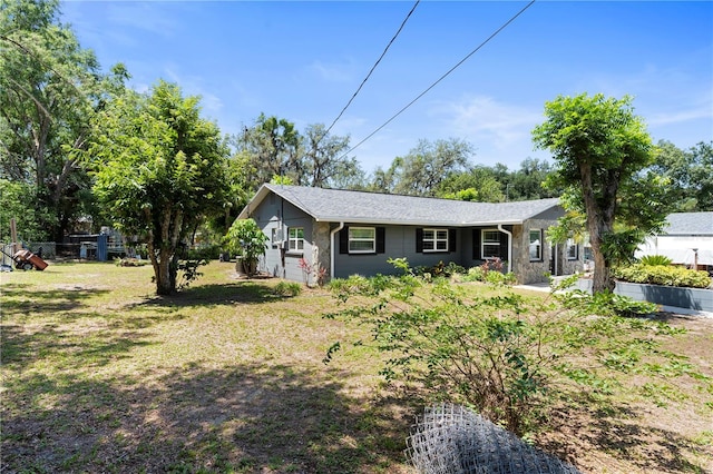 view of front facade with a front yard