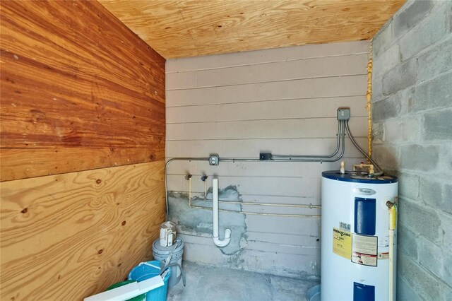 1920 E Chelsea St, Tampa, FL 33610 - utility room with water heater