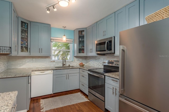 1065 Tartan Dr Unit C, Palm Harbor, FL 34684 - kitchen with appliances with stainless steel finishes, a sink, dark wood finished floors, and decorative backsplash