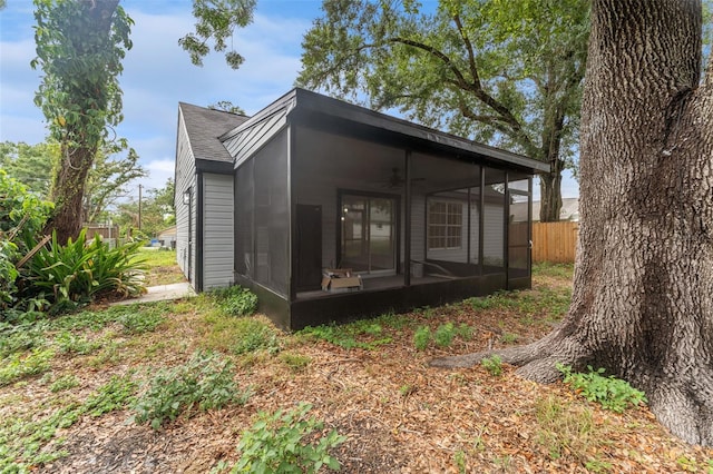 2313 Palm Ave, Seffner, FL 33584 - view of outdoor structure with a sunroom