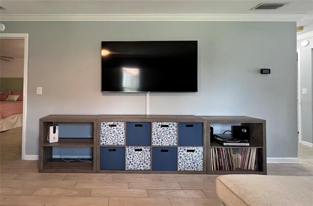7360 Ulmerton Rd Unit 16A, Largo, FL 33771 - living room with crown molding and baseboards