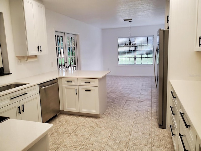 2615 Southern Oaks Pl, Plant City, FL 33566 - kitchen featuring stainless steel appliances, healthy amount of natural light, a peninsula, and a chandelier