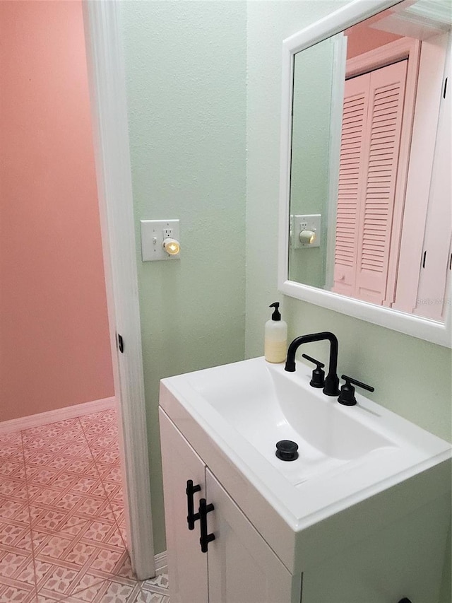 2615 Southern Oaks Pl, Plant City, FL 33566 - bathroom featuring vanity, baseboards, and tile patterned floors