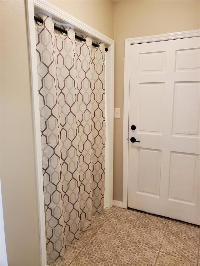 2615 Southern Oaks Pl, Plant City, FL 33566 - doorway to outside featuring light tile patterned flooring