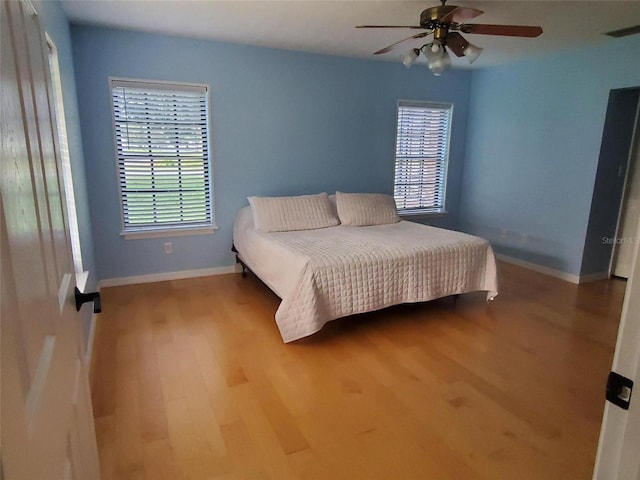2615 Southern Oaks Pl, Plant City, FL 33566 - bedroom featuring wood finished floors, baseboards, and a ceiling fan