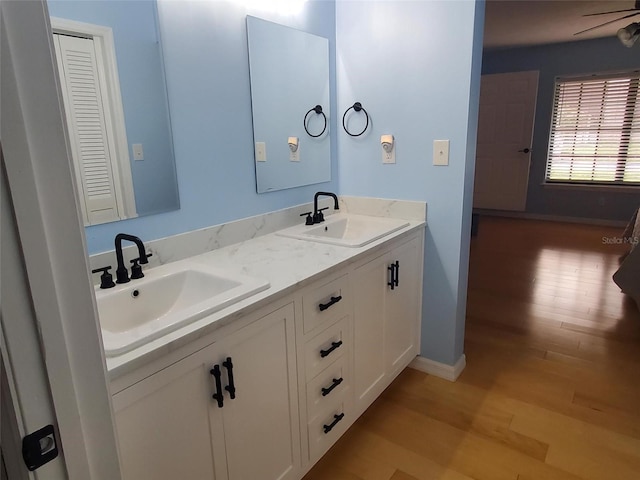 2615 Southern Oaks Pl, Plant City, FL 33566 - full bath featuring wood finished floors, baseboards, and double vanity