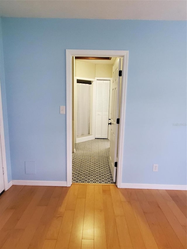 2615 Southern Oaks Pl, Plant City, FL 33566 - hall featuring light wood finished floors and baseboards