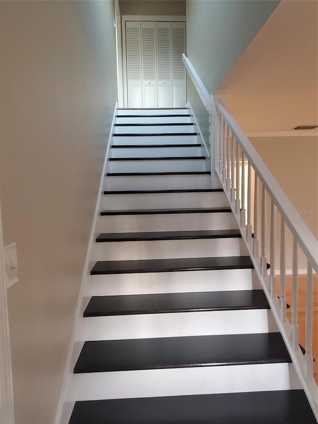 2615 Southern Oaks Pl, Plant City, FL 33566 - view of staircase