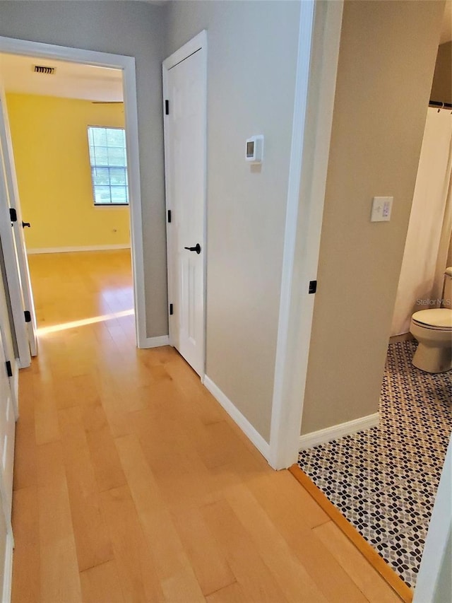 2615 Southern Oaks Pl, Plant City, FL 33566 - hallway featuring baseboards