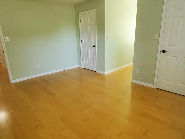 2615 Southern Oaks Pl, Plant City, FL 33566 - empty room featuring light wood-style floors and baseboards
