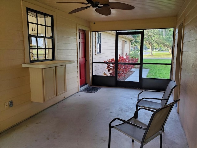 2615 Southern Oaks Pl, Plant City, FL 33566 - unfurnished sunroom featuring ceiling fan and healthy amount of natural light