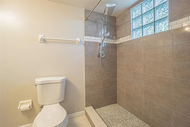 3002 W Cleveland St Unit C3, Tampa, FL 33609 - full bath featuring tiled shower, toilet, baseboards, and tile patterned flooring