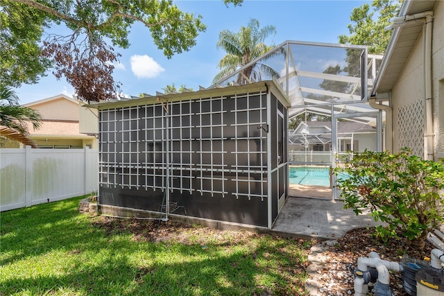 627 Belted Kingfisher Dr N, Palm Harbor, FL 34683 - exterior view of a swimming pool and stucco siding